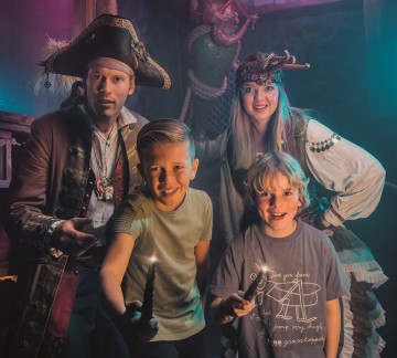 Attractiepark Toverland toveren met toverstaf.jpg