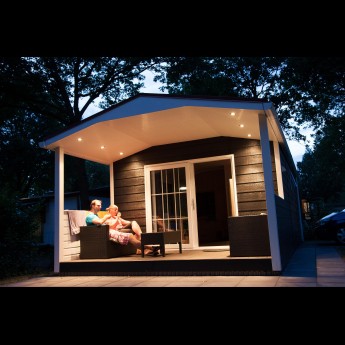 Lodge by night.jpg